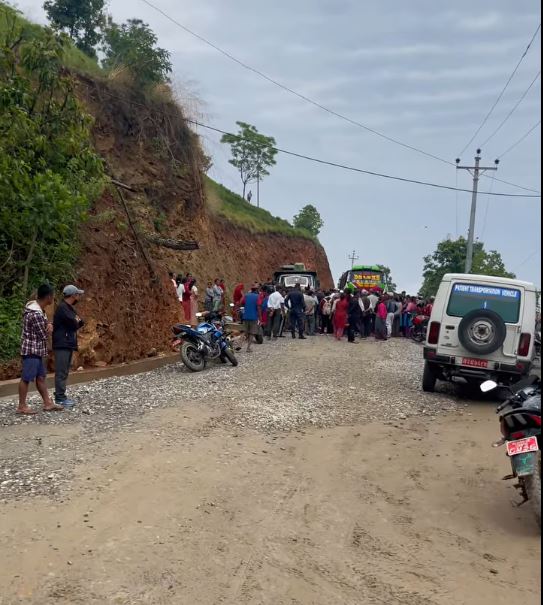 गोरखाको फिनाममा बसको ठक्करबाट एक जनाको मृत्यु, अर्का घाइते