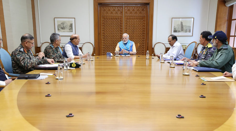 मोदीले गरे शीर्ष सुरक्षा अधिकारीहरूसँग आकस्मिक बैठक, भारत–पाक तनाव गहिरिँदै