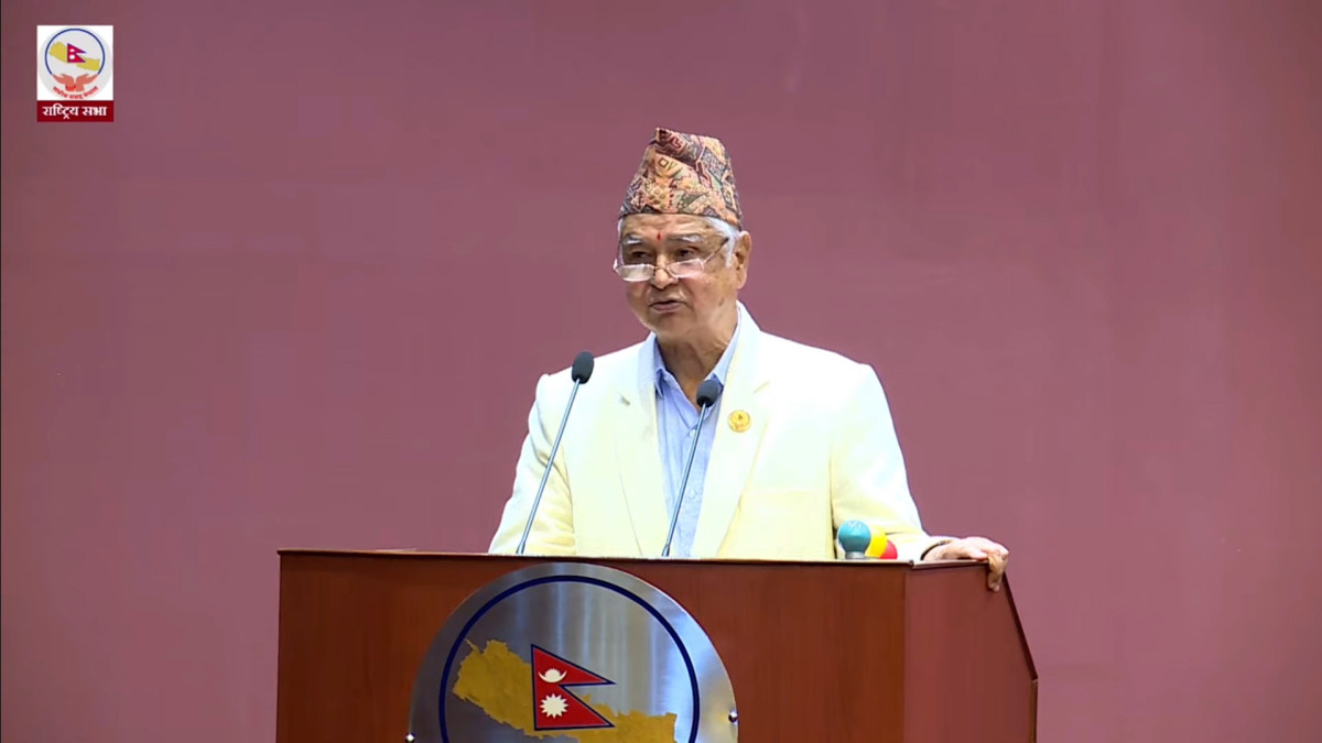 अर्थमन्त्रीलाई कांग्रेस सांसद मिश्रको आग्रह: “यसपालि रक्सी र चुरोटमा कर नबढाउनुस्”