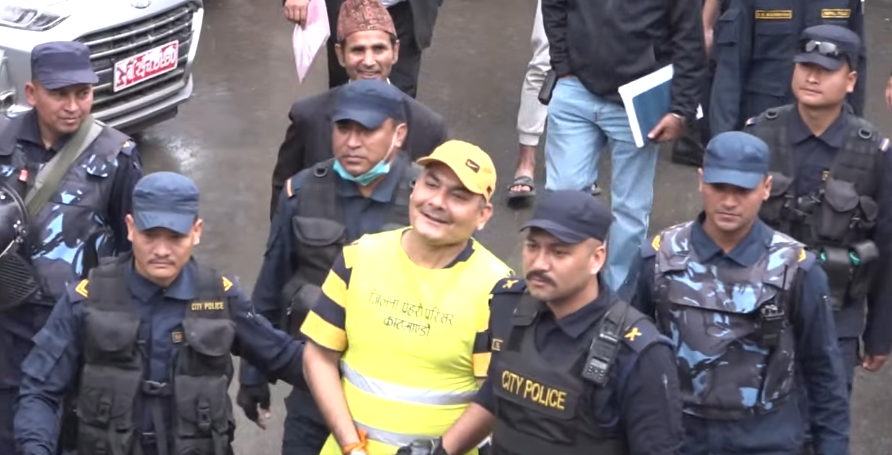 दुर्गा प्रसाईंले साढे २७ करोड ‘राउण्ड ट्रिपिङ्ग’ गरेको पुष्टि, ७ अर्ब २५ करोड बक्यौता