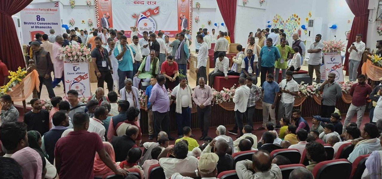 एमाले धनुषा अधिवेशनमा हंगामा: मतपत्र च्यात्ने, कुर्सी तोडफोडसम्म पुग्यो विवाद